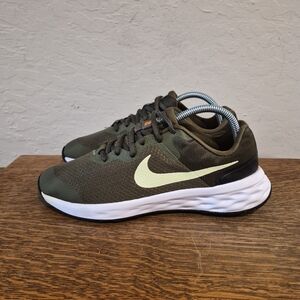 Nike Revolution 6 Athletic Running Shoes Men's Size 7Y